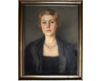 Žena s náhrdelníkem